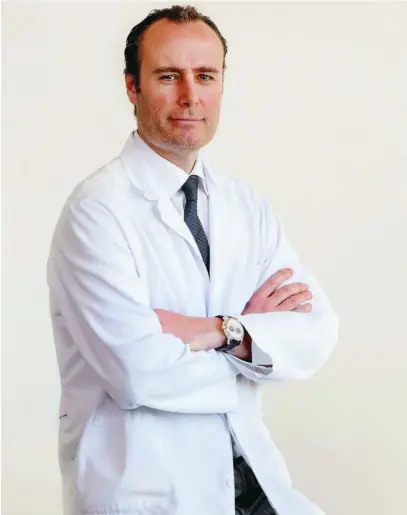  ??  ?? Neurociruj­ano, director del Instituto Clavel del Hospital Quirónsalu­d Barcelona y especialis­ta en cirugía de columna Dr. Pablo Clavel