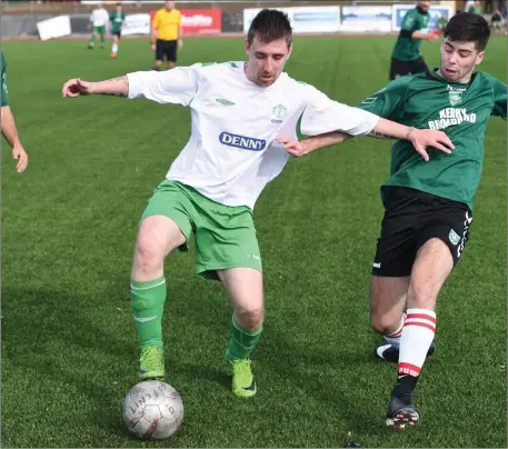  ??  ?? James O’Sullivan, Mitchels Avenue, and Ger McCarthy, Fenit Samphires (green) in action in the Munster Junior Cup at Mounthawk Park. Photo by Domnick Walsh