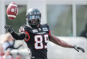  ?? JEFF MCINTOSH THE CANADIAN PRESS ?? Stampeders’ DaVaris Daniels celebrates his touchdown in first-half CFL action against Edmonton on Monday.