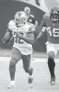  ?? STEPHEN MORTON/AP ?? Lions running backD’Andre Swift (32) takesoffon a long run against theJaguars during thefirst halfSunday in Jacksonvil­le, Fla.