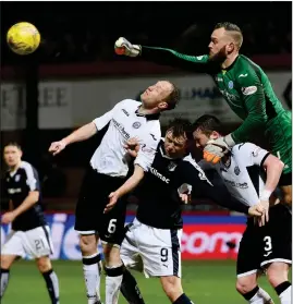  ??  ?? Alan Mannus ( in green) has plenty of Europa League experience