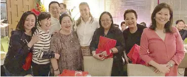  ??  ?? From left: Pat-P Daza, Shirley Kuan, Lawrence Tan, Dolor Guevarra, Angelica Alita (Bb. Pilipinas beauty), Veana Fores, Bibeth and Malou Choa-Fagar