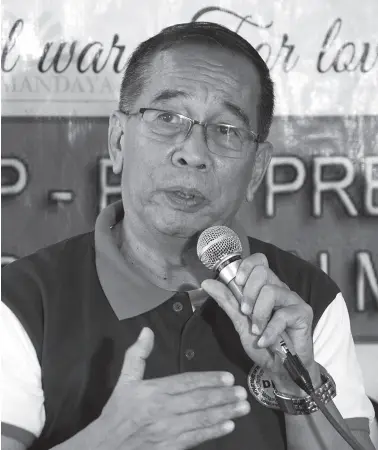  ?? BING GONZALES ?? DEPARTMENT of Interior and Local Government XI regional director Alex Roldan warns government employees against criticizin­g the government through social media on the closure of Kapa Ministry, during the AFP-PNP media forum at The Royal Mandaya Hotel on Wednesday.