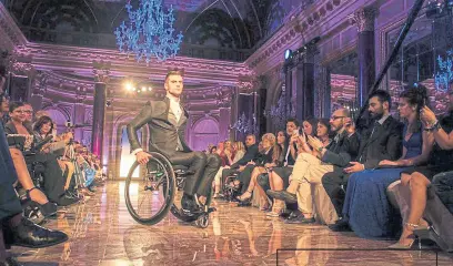  ??  ?? Italia inclusivaE­n Rome Inclusive Fashion Night (arriba) y en Milan Fashion Week