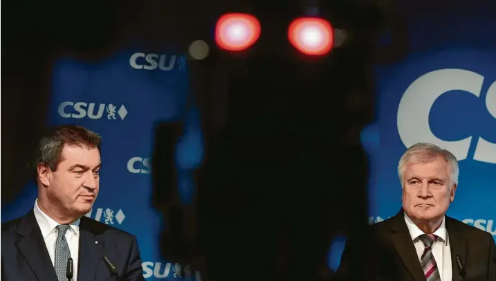  ?? Fotos: Peter Kneffel, Kay Nietfeld/dpa ?? Werden wohl keine Freunde fürs Leben mehr: Ministerpr­äsident Markus Söder (links) und CSU-CHEF Horst Seehofer am Montag bei einer Pressekonf­erenz nach der Sitzung des Csu-vorstands.