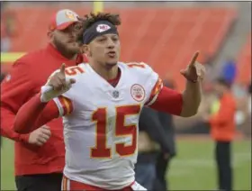  ?? DAVID RICHARD - THE ASSOCIATED PRESS ?? Kansas City Chiefs quarterbac­k Patrick Mahomes smiles as he runs off the field after the team defeated the Cleveland Browns in an NFL football game, Sunday, Nov. 4, 2018, in Cleveland.