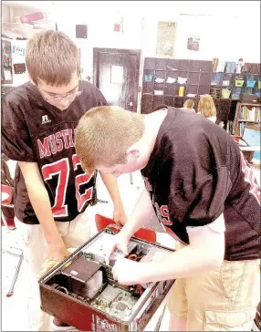  ?? PHOTO SUBMITTED ?? Dayson Fickle (right) works on a computer as Wyatt Yousey looks on during Marsi Anderson’s computer technology class at Pineville Junior High School.