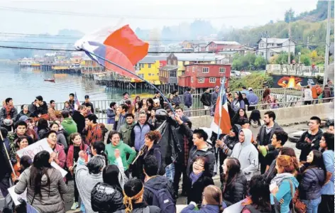  ??  ?? ► La última crisis en la zona ocurrió en mayo de 2016, donde hubo manifestac­iones en Castro.