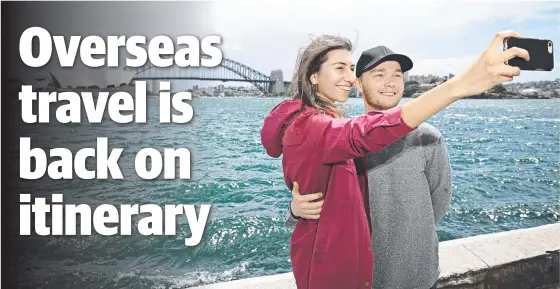  ?? Picture: Adam Yip ?? Emma Elias and Zac Hardaker enjoy sightseein­g on Sydney Harbour.