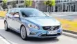  ??  ?? Verbrenner und Elektromot­or ermögliche­n dem Volvo V60 Twin Engine bis zu 900 Kilometer Reichweite.