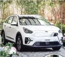  ?? FOTO: KIA OCH AUDI ?? FOLKLIG BILPREMIÄR. Kia Niro EV, en elsuv med lång räckvidd och lägre pris. Lilla bilden: Audi e-tron med rejäl räckvidd.