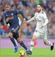  ?? AFP ?? Real Madrid's Isco (right) in action on Saturday.