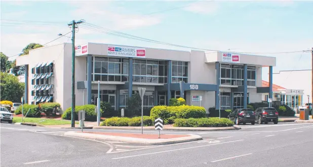  ??  ?? TOP DESIGN: This well-positioned office building at 188 Mulgrave Rd, Earlville offers huge scope for potential tenants.