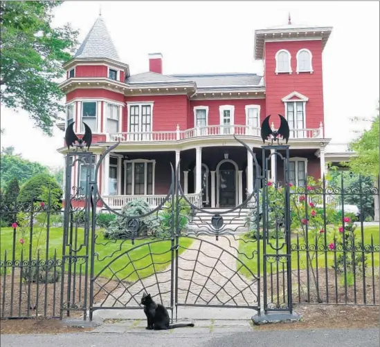  ?? Photog raphs by Susan Farlow ?? STEPHEN KING’S home in Bangor, Maine, is playfully protected by bats and spiderwebs. Monty the black cat isn’t King’s but frequently feels drawn to the house.