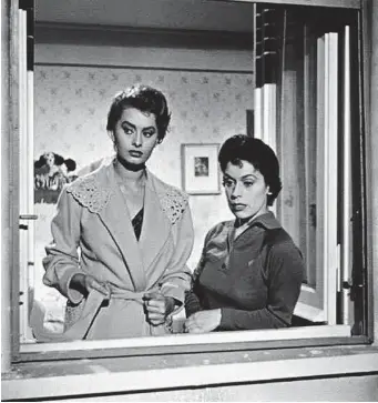  ?? Ansa ?? Sul set Franca Valeri con Sophia Loren nel 1955 in un fotogramma del film “Il segno di Venere” di Dino Risi