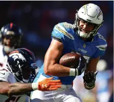  ?? Getty iMages file; BeloW, ap file ?? NEW ADDITIONS: Former Chargers tight end Hunter Henry tries to break the tackle of Broncos linebacker Todd Davis on Oct. 22, 2017. Below, former Titans tight end Jonnu Smith makes a touchdown catch against the Ravens on Jan. 11, 2020.