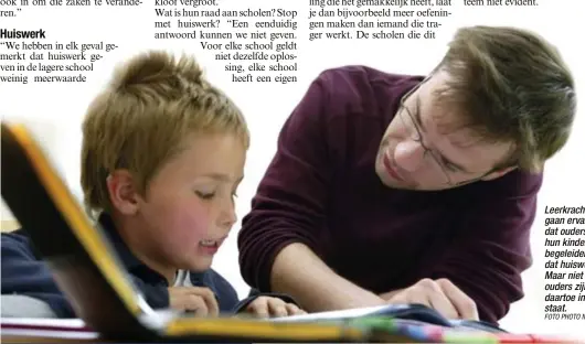  ?? FOTO PHOTO NEWS ?? Leerkracht­en gaan ervan uit dat ouders hun kinderen begeleiden bij dat huiswerk. Maar niet alle ouders zijn daartoe in staat.