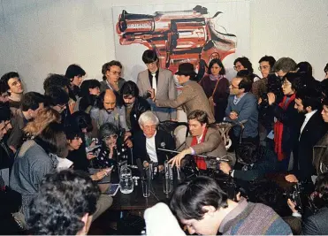  ?? EFE ?? Rueda de prensa de Andy Warhol en la galería Fernando Vijande de Madrid, el 17 de enero de 1983.