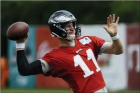  ?? ASSOCIATED PRESS FILE ?? Carson Wentz throws during practice at the team’s training facility Aug. 21 in Philadelph­ia.