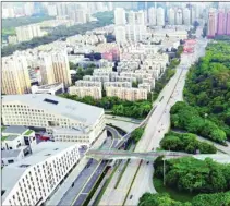  ??  ?? The aerial corridor, linking Lianhua Hill Park and stretching across Huangg the end of the year.