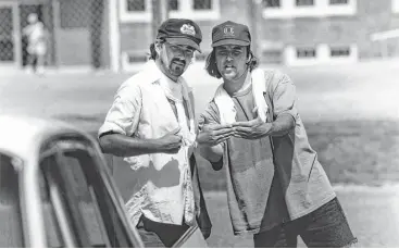  ?? Gabor Szitanyi ?? Cinematogr­apher Lee Daniel, left, discusses a shot with director Linklater on the set of the 1993 film “Dazed and Confused.” In recent years, Linklater has moved away from the indie scruff that marked his earlier work.