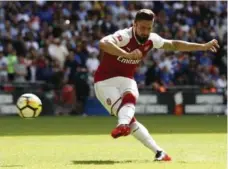  ?? IAN KINGTON/AFP/GETTY IMAGES ?? Arsenal striker Olivier Giroud finished off Sunday’s penalty shootout, which used the experiment­al ABBA format where shooting order alternates.