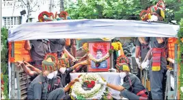  ?? REUTERS ?? People pay tribute to Colonel B Santosh Babu at the funeral of the army officer, who was killed in a border clash with Chinese troopers, in his home town in Telangana’s Suryapet on Thursday.