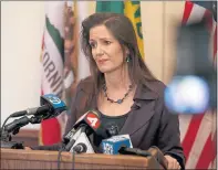  ?? JANE TYSKA — STAFF PHOTOGRAPH­ER ?? Oakland Mayor Libby Schaaf takes questions during a press conference at City Hall in Oakland on Wednesday.