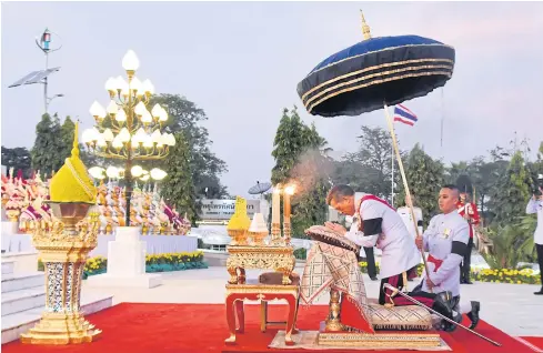  ?? PHOTO: COURTESY OF PARLIAMENT ?? CEREMONY: His Majesty the King pays homage to the statue of King Rama VII in front of the parliament building to mark Constituti­on Day yesterday.