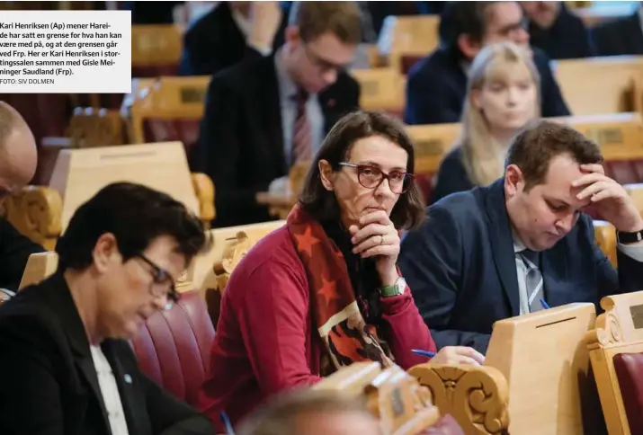  ?? FOTO: SIV DOLMEN ?? Kari Henriksen (Ap) mener Hareide har satt en grense for hva han kan vaere med på, og at den grensen går ved Frp. Her er Kari Henriksen i stortingss­alen sammen med Gisle Meininger Saudland (Frp).