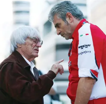  ??  ?? Maurizio Arrivabene, 58 anni, e Bernie Ecclestone, 84: a Sochi fitti colloqui per risolvere il rebus-motori