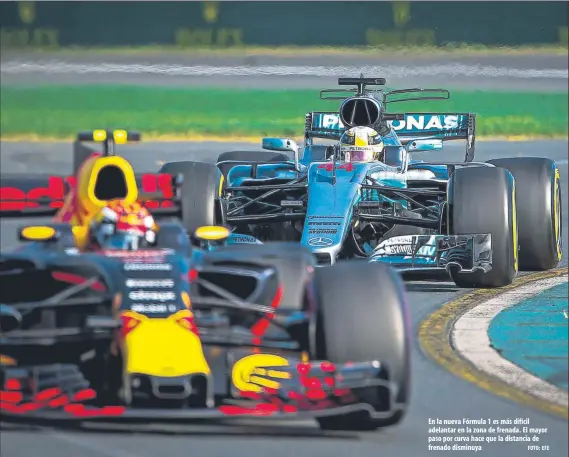  ?? FOTO: EFE ?? En la nueva Fórmula 1 es más difícil adelantar en la zona de frenada. El mayor paso por curva hace que la distancia de frenado disminuya