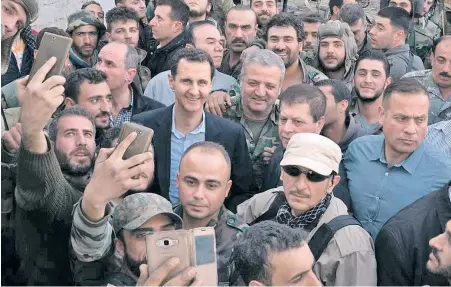  ?? Reuters ?? Syriens Machthaber Assad beim Bad in der Menge im März.