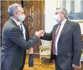  ?? Télam ?? Alberto Fernández con el viceminist­ro de Salud mexicano.