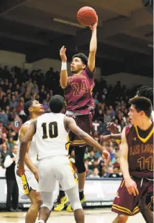  ?? Dennis Lee / MaxPreps ?? Las Lomas-Walnut Creek senior Nathan Robinson and his teammates will play for the CIF State Division 1 title.