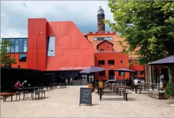  ?? ?? Maltfabrik­ken i Ebeltoft har fortsat mulighed for at vinde Europas vigtigste arkitektur­pris. Kulturhuse­t er netop blevet udvalgt som ét af de 40 vaerker, som skal dyste om titlen.
Foto: Marie Ravn