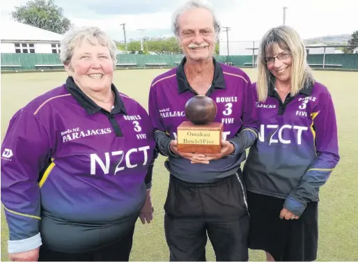  ?? PHOTO: SUPPLIED ?? Happy days . . . The winning Parajacks team of (from left) Carolyn Crawford, Graham Skellern and Pam Walker is all smiles after a victory at the Omakau 3Fives tournament in Omakau over the long weekend.