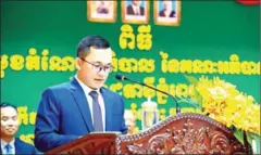  ?? CITY HALL ADMIN ?? New Meanchey district governor Seng Kun during his swearing-in ceremony on December 26.