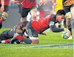  ?? AFP ?? Canterbury’s Seta Tamanivalu scores a try against Waikato during their Super Rugby semi-final match in Christchur­ch last year.