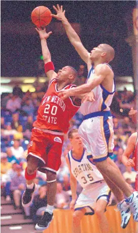  ?? AP FILE ?? Former New Mexico State guard Shawn Harrington shoots past the outstretch­ed arm of San Jose State’s Olivier Saint-Jean in a Jan. 8, 1996, game in San Jose, Calif.