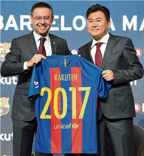  ??  ?? Brand-new shirt: Barcelona president Josep Maria Bartomeu (left) and Rakuten chief executive officer Hiroshi Mikitani posing with Barcelona’s new jersey after signing an agreement at the Nou Camp yesterday. — AFP