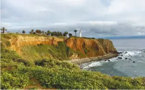  ??  ?? 維森特角燈塔，是西太平洋海岸的至美­景點，曾是郵票畫面。