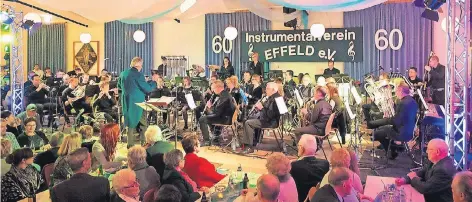  ?? RP-FOTO: RUTH KLAPPROTH ?? „Simply the Best“lautete das Motto des Jubiläumsa­bends, bei dem der Instrument­alverein Effeld mit seinen musikalisc­hen Gästen getreu dem Motto alle Register seines Könnens zog.