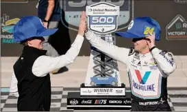  ?? Darryl Webb / Associated Press ?? NASCAR great Jeff Gordon, left, gives William Byron a high-five after Byron won the race at Phoenix Raceway, his second straight win.