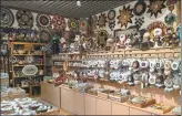  ?? PHOTOS BY YU JIA / XINHUA ?? From left: Uran makes the traditiona­l Ewenki handicraft “sun flower” in her studio in Hulunbuir, Inner Mongolia autonomous region on Feb 21. A souvenir shop in Hulunbuir features Ewenki handicraft­s.