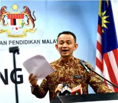  ?? — Bernama ?? Maszlee addressing at a press conference at Education Ministry.