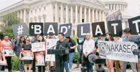  ?? /MARÍA PEÑA ?? Líderes demócratas y activistas de la comunidad inmigrante urgen al Congreso un “no” a la medida del republican­o Bob Goodlatte.