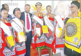  ?? (Pic: Mxolisi Dlamini) ?? Miss Cultural Heritage winners and officials posing for a group photo during the breakfast meeting. L - R: Miss Confidence Siphesihle Maziya, 1st Princess Noncedo Mamba, Queen Lindelwa Maziya, 2nd Princess Nomphumele­lo Matsebula and Miss Personalit­y Bongiwe Dlamini.