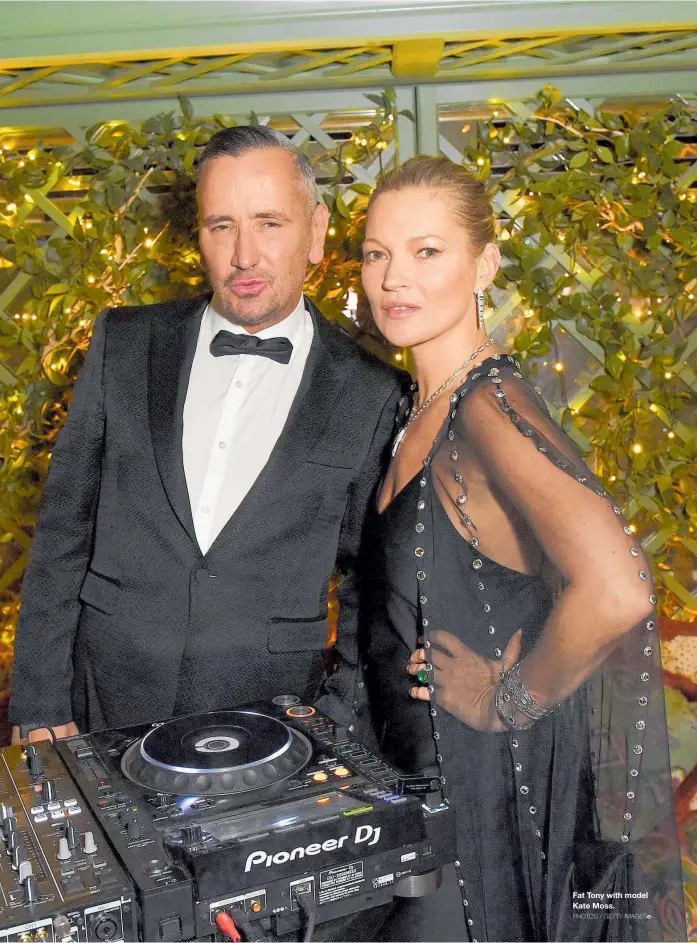  ?? PHOTOS / GETTY IMAGES ?? Fat Tony with model Kate Moss.