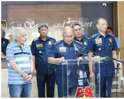  ??  ?? Philippine National Police (PNP) Director General Ronaldo Dela Rosa presents to media the arrested Iraqi national, Taha Mohamed Al-Jabouri. (Photo courtesy: PNP)